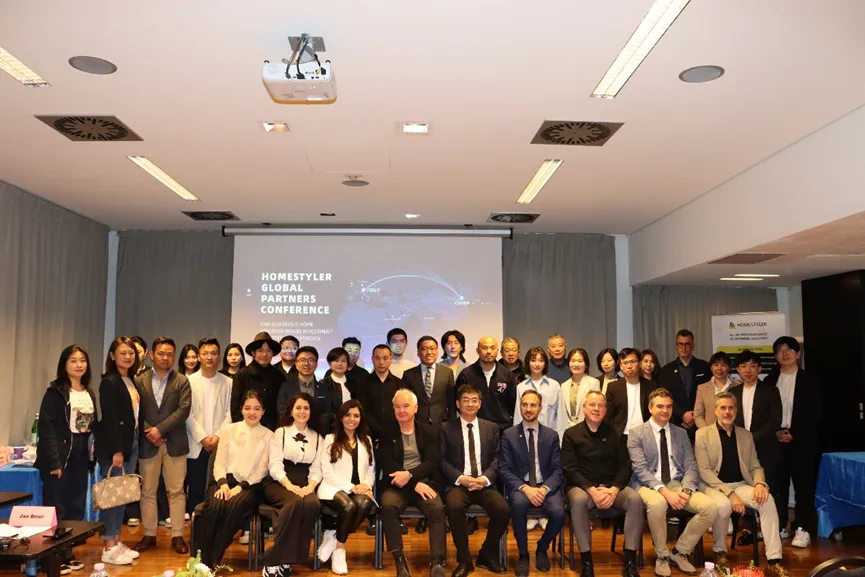 米蘭掀起&ldquo;3D+AI&rdquo;科技熱潮，居然之家攜手居然設(shè)計(jì)家亮相第62屆米蘭國(guó)際家具展